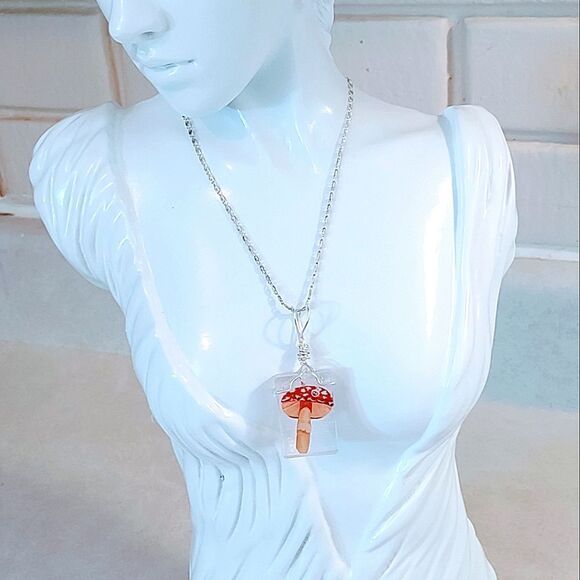 HAND CRAFTED RESIN PENDANT WITH FAIRY MUSHROOM INSIDE ON SILVER PLATED CHAIN 26" - Picture 3 of 8